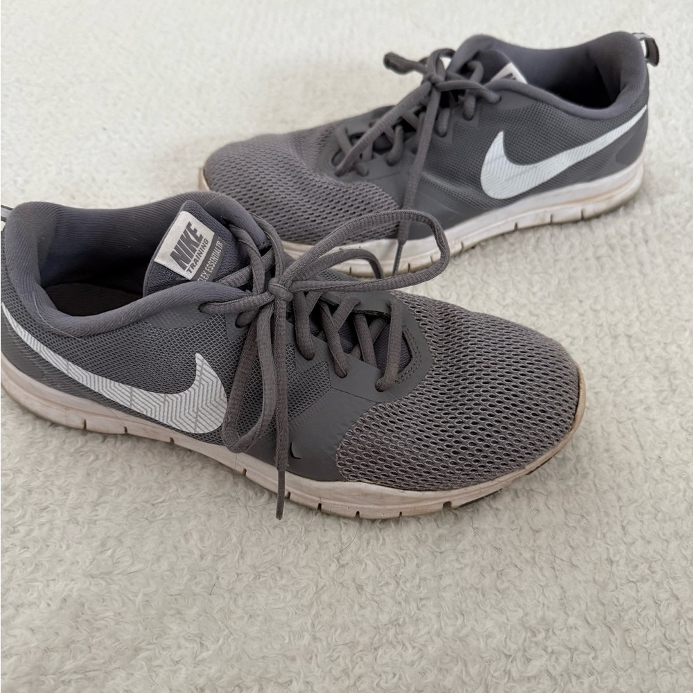 Nike Men's Gray Running Shoes